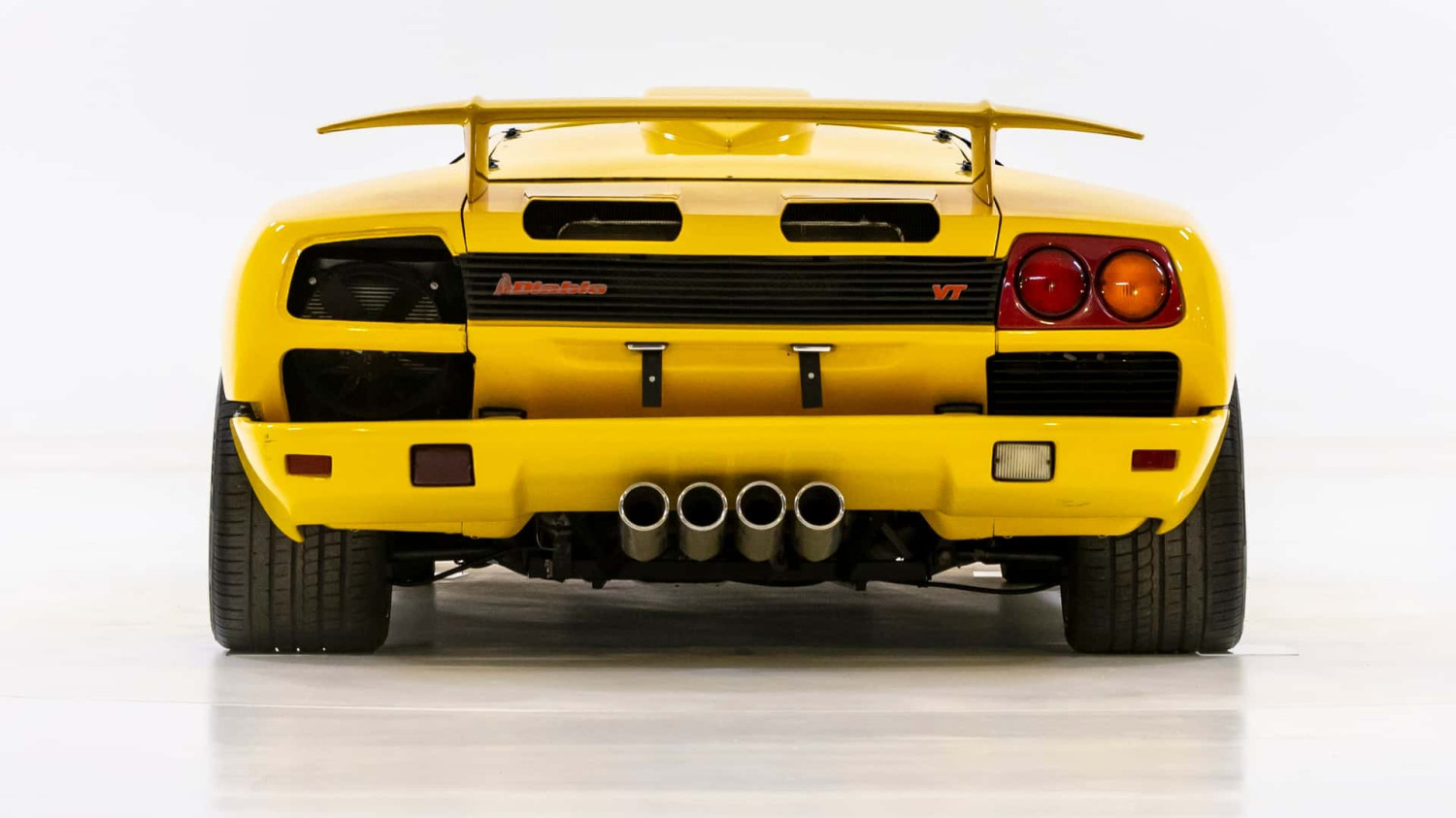 VW a secrètement installé un moteur W16 dans une Lamborghini Diablo