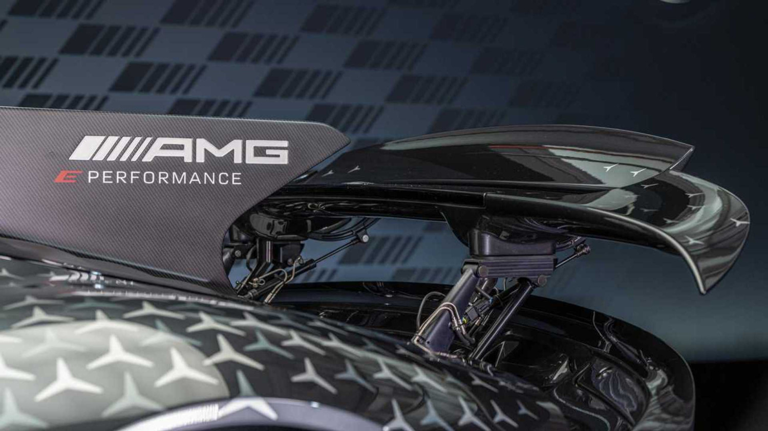 Mercedes Tarik Sebagian Hypercar AMG One karena Risiko Kebakaran