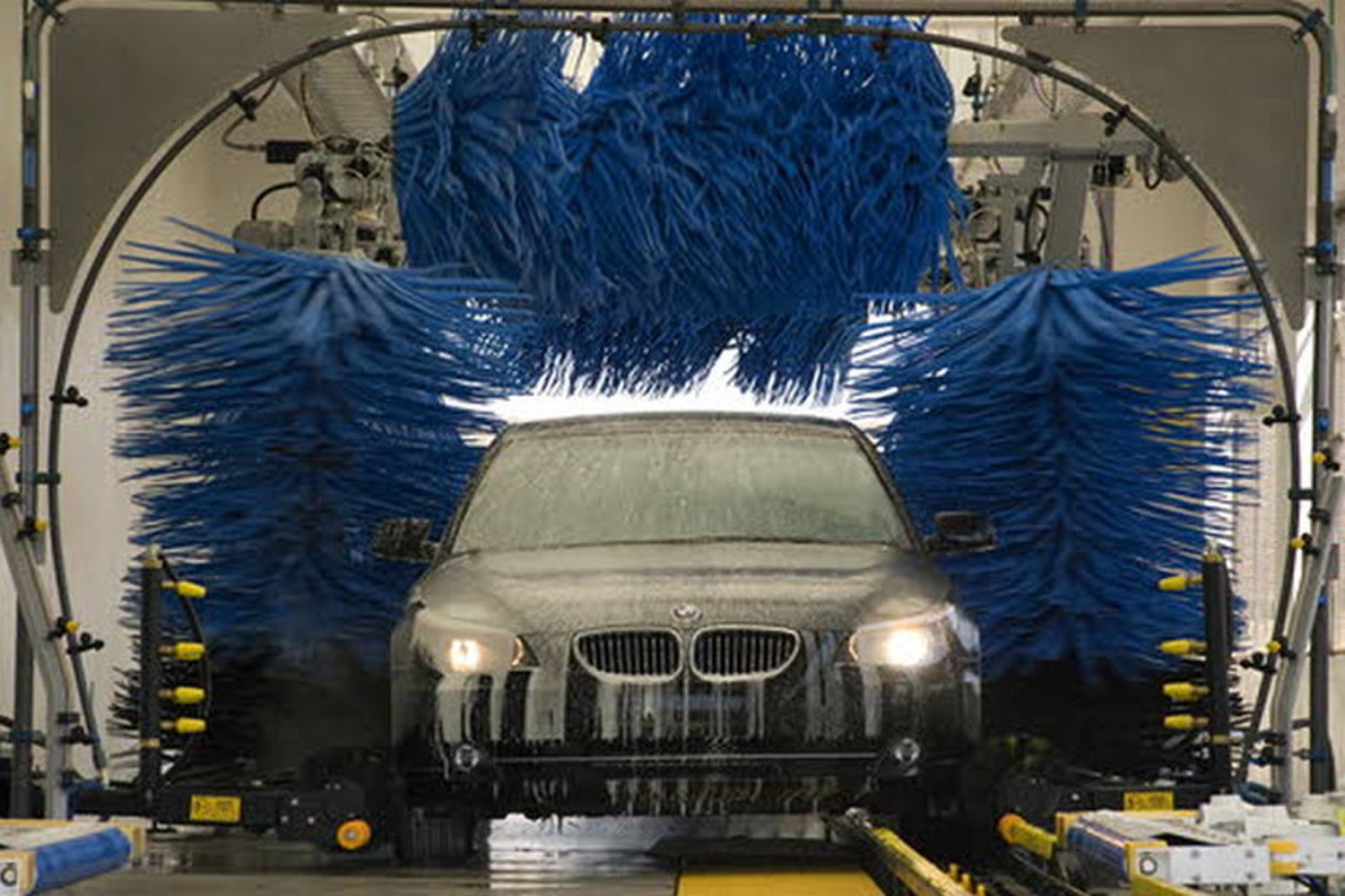 Customer Says She Hit 2 Cars After Car Wash Workers ‘Rammed’ Them In the Tunnel. Who Pays For the Damage?