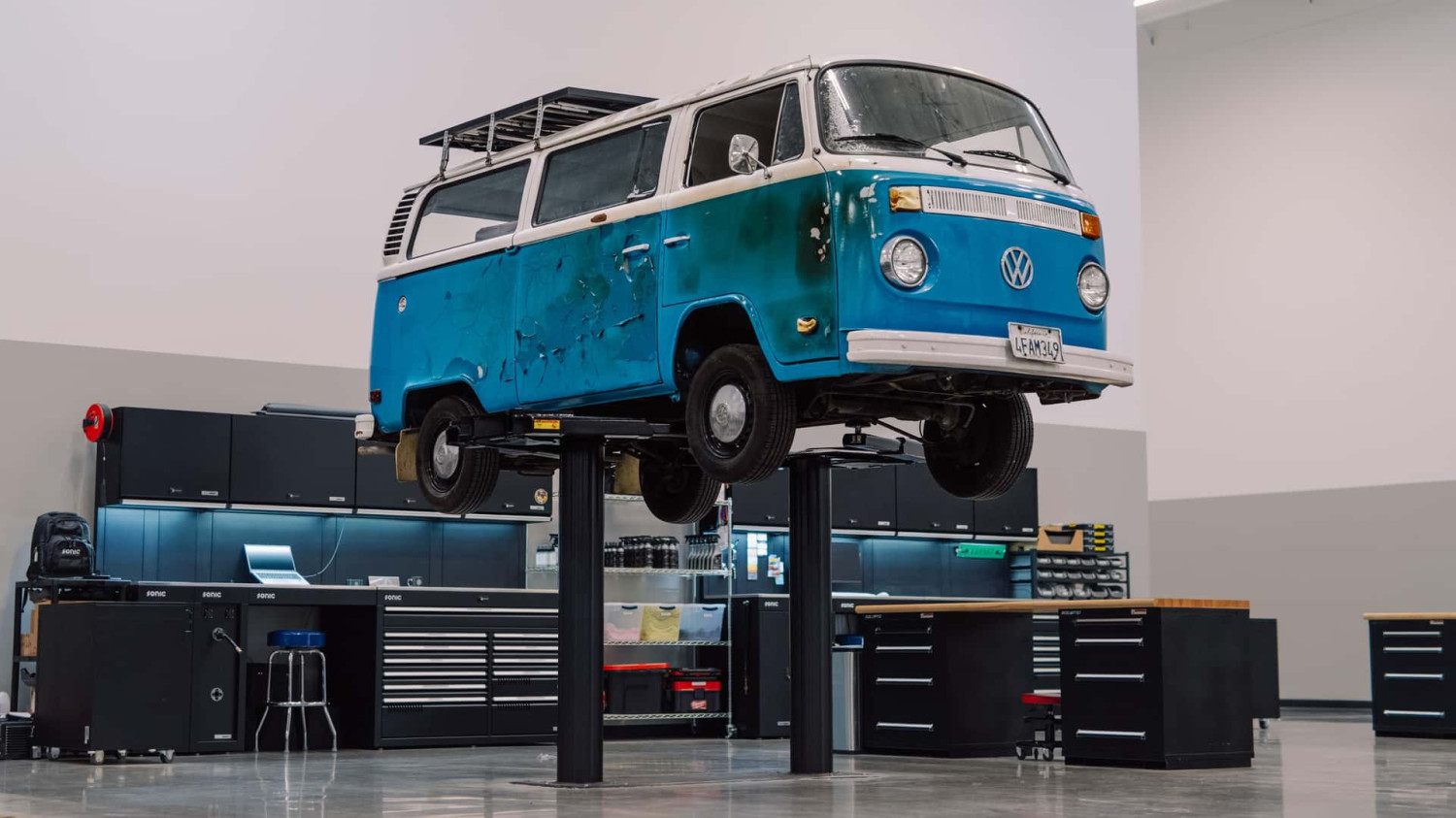 VW Restorasi Bus Klasik yang Selamat dari Kebakaran California