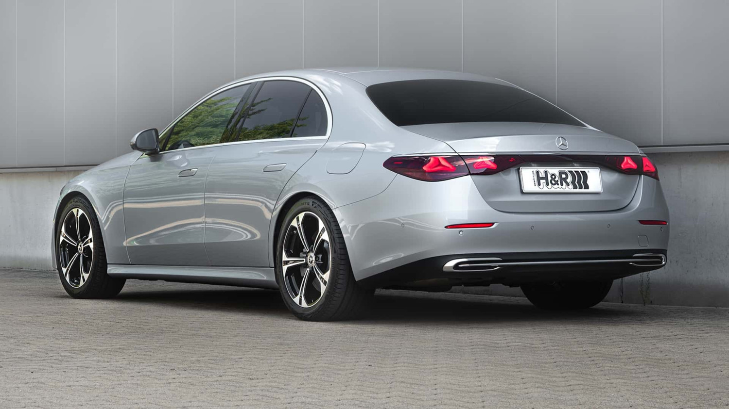 Mehr Sport: H&amp;R-Tieferlegungsfedern für die Mercedes E-Klasse