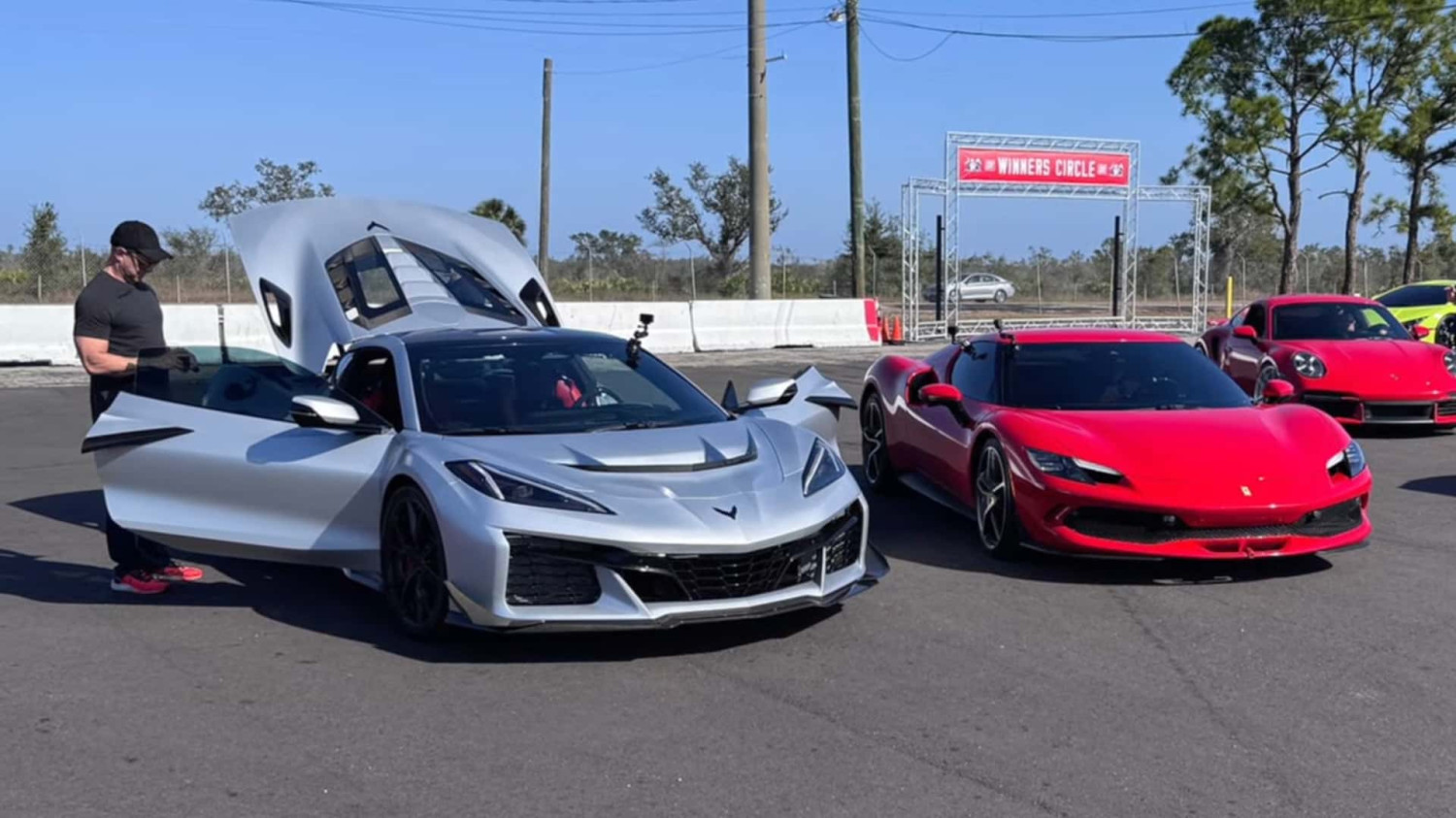 Ferrari, Ferrari 296 GTB, El Corvette ZR1 funde a un Ferrari 296 GTB en una carrera de aceleración