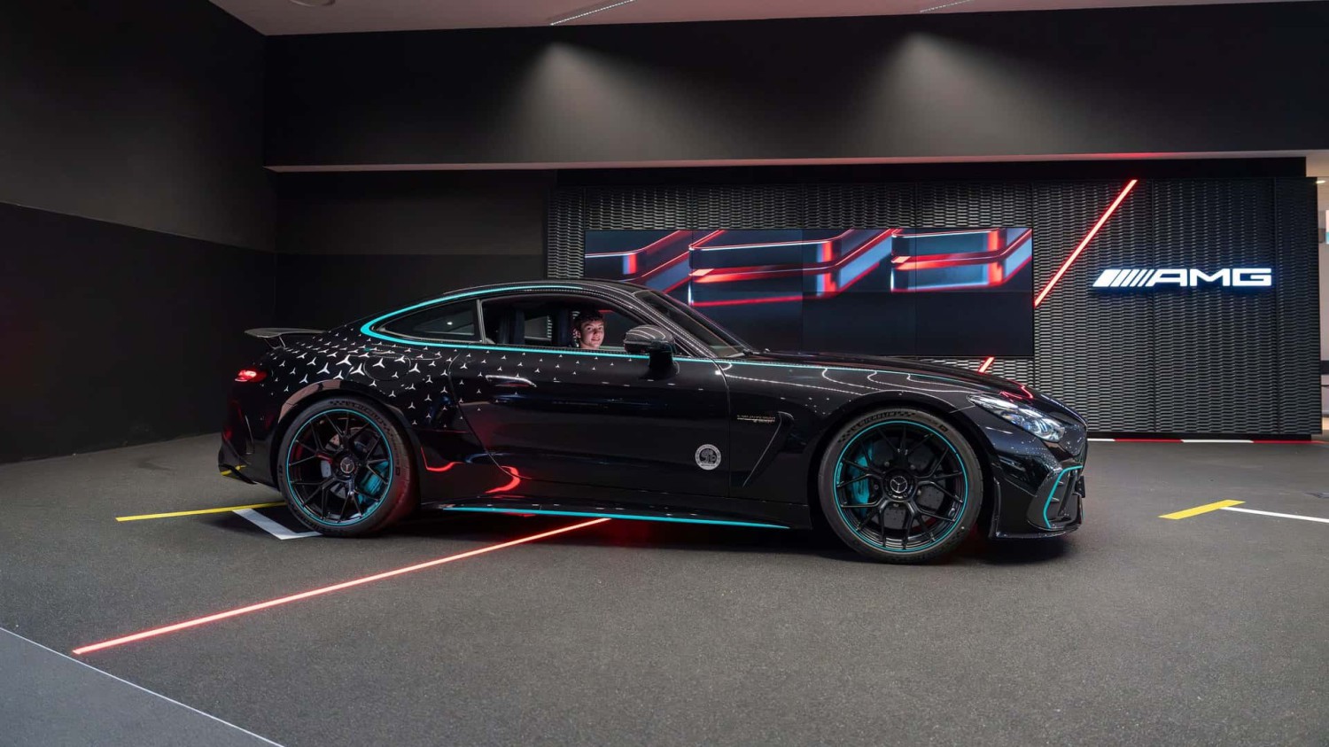 Avoir 19 ans et une Mercedes-AMG GT GT 63 spéciale... de fonction