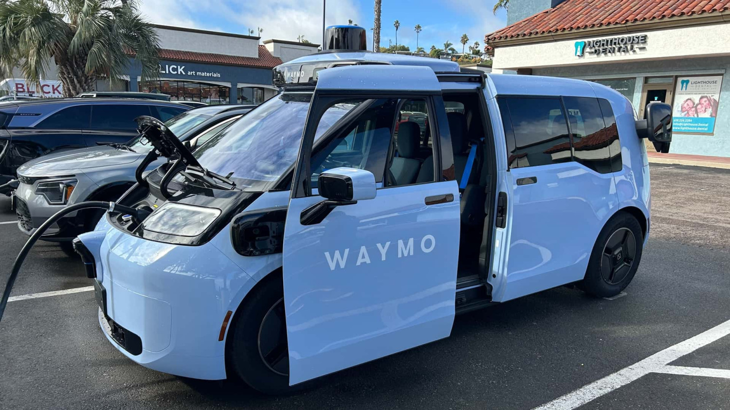 Inilah Taksi Otonom Baru Waymo dari Zeekr