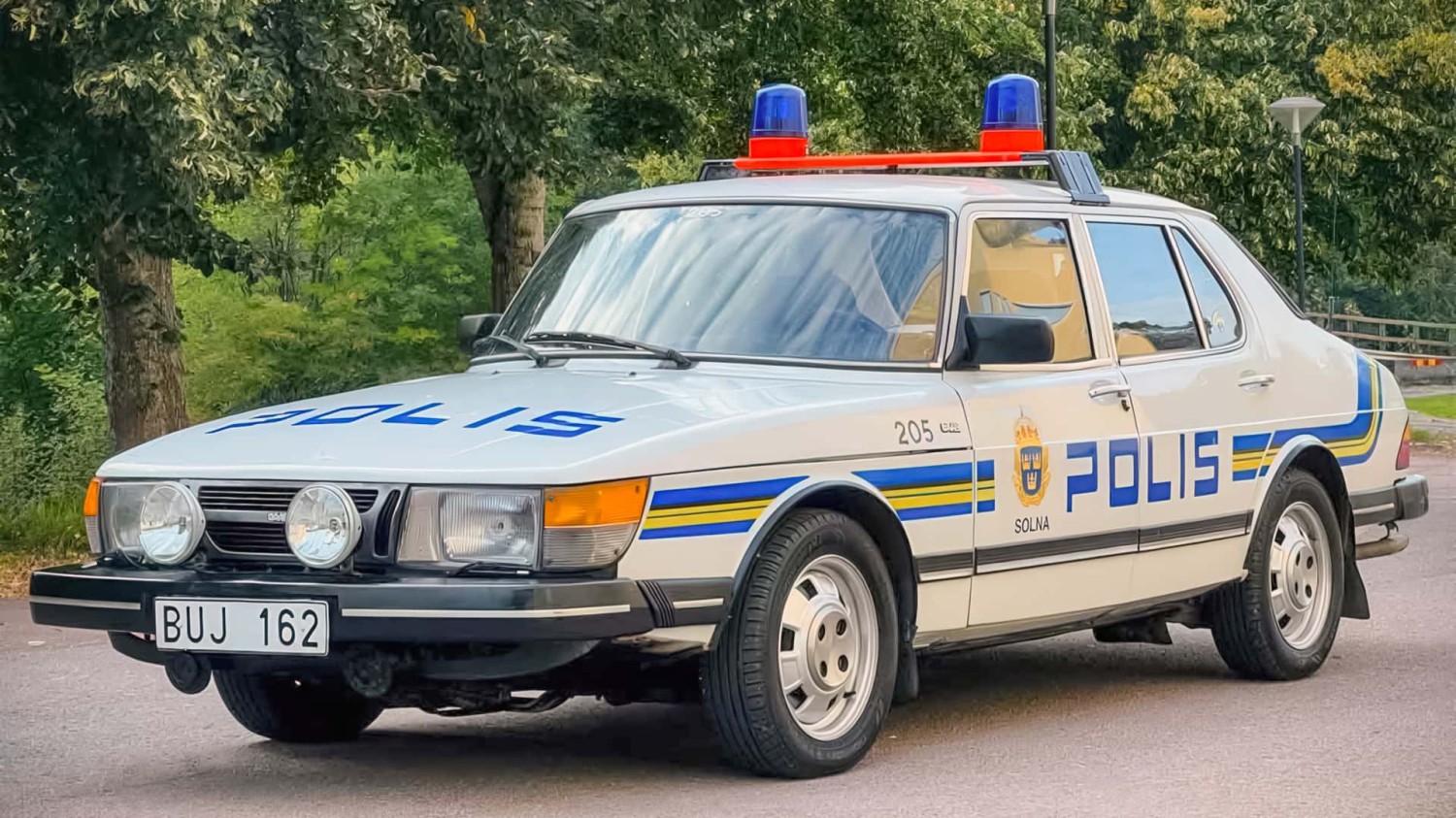 Saab 900 GLi Polizei (1984) : La voiture de patrouille oubliée de la Suède