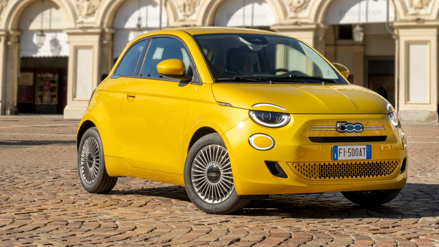 Fiat 500 Baru dengan Mesin Bensin Tidak Pernah Terburu-buru