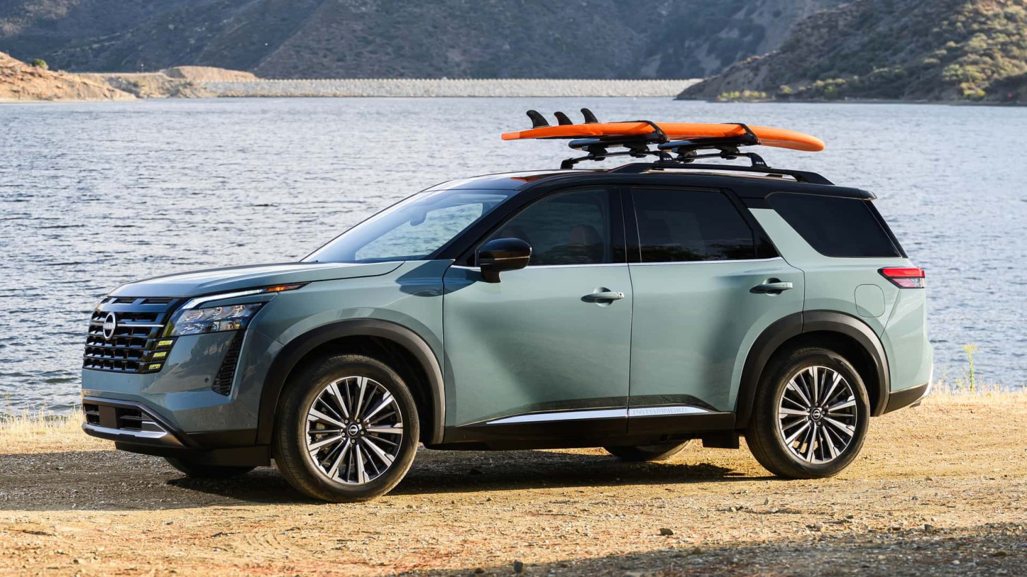 Nissan Will Sell Body-On-Frame Pathfinder Alongside Current Version: Report