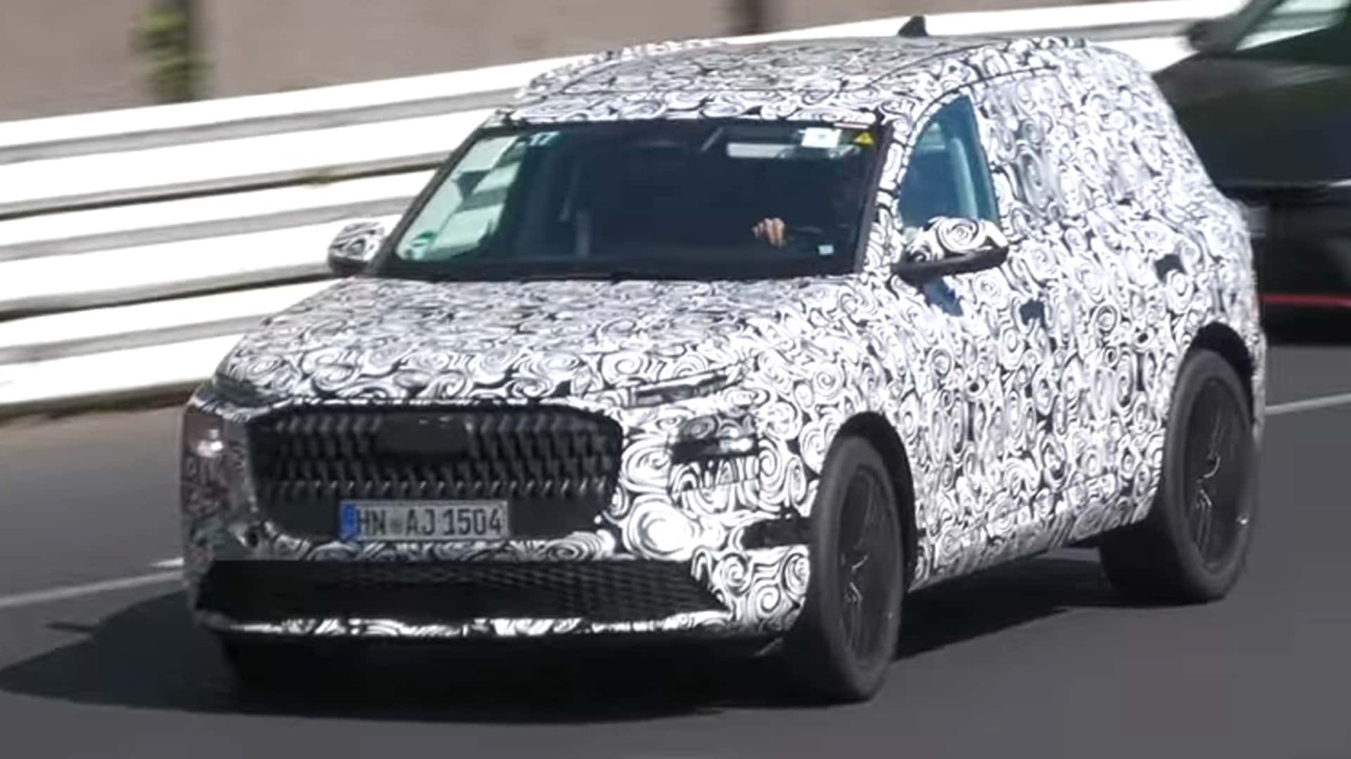 La nouvelle Audi Q7 tourne sur le circuit