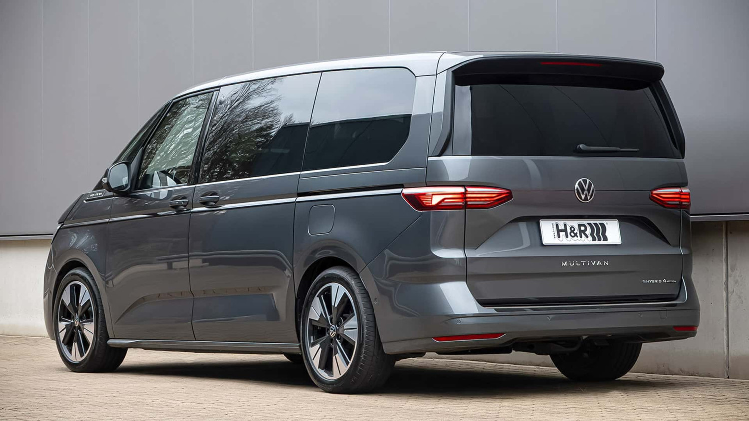 The better way: VW Bus T7 Multivan mit H&amp;R-Tieferlegungsfedern