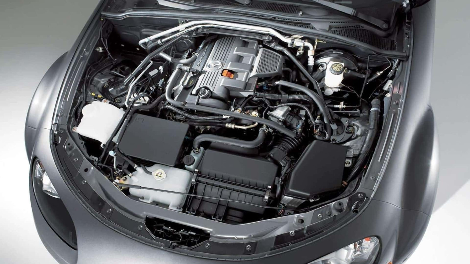 Des ingénieurs de Mazda ont un jour réussi à intégrer un V6 dans une MX-5