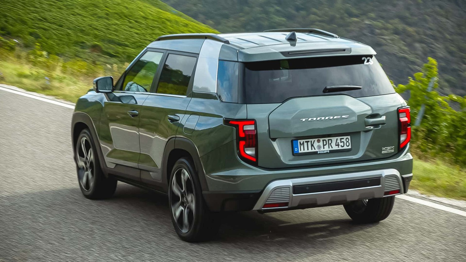 KGM présente son premier full hybride – Première dans le SUV Torres