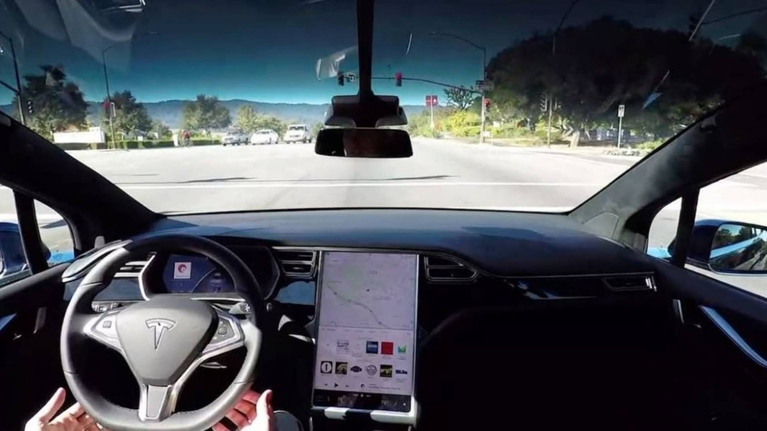 Tesla, Tesla contraint d’abandonner le terme « Autopilot » en Californie