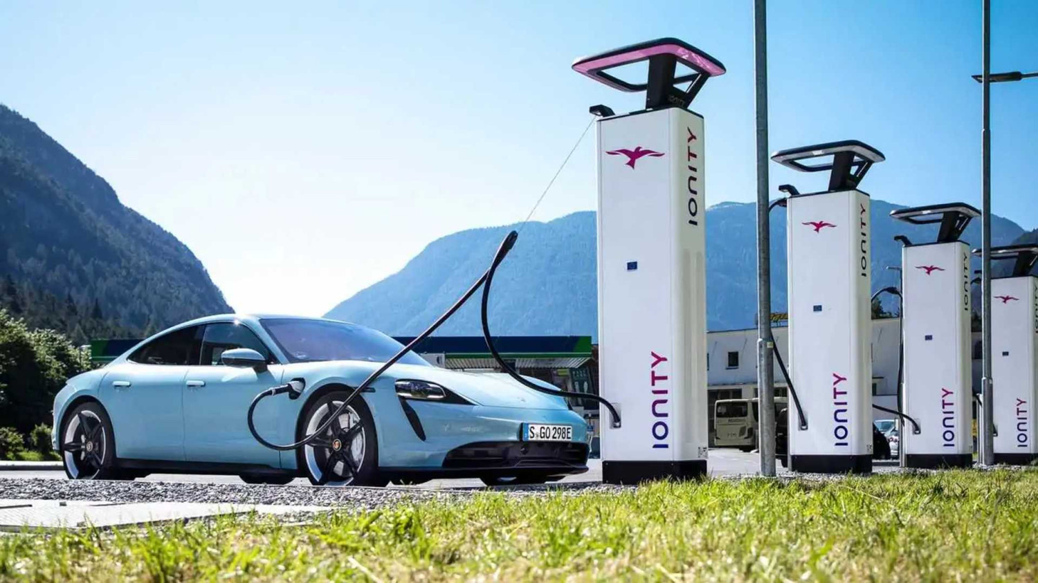Ionity déploie ses premières bornes de recharge 600 kW en France