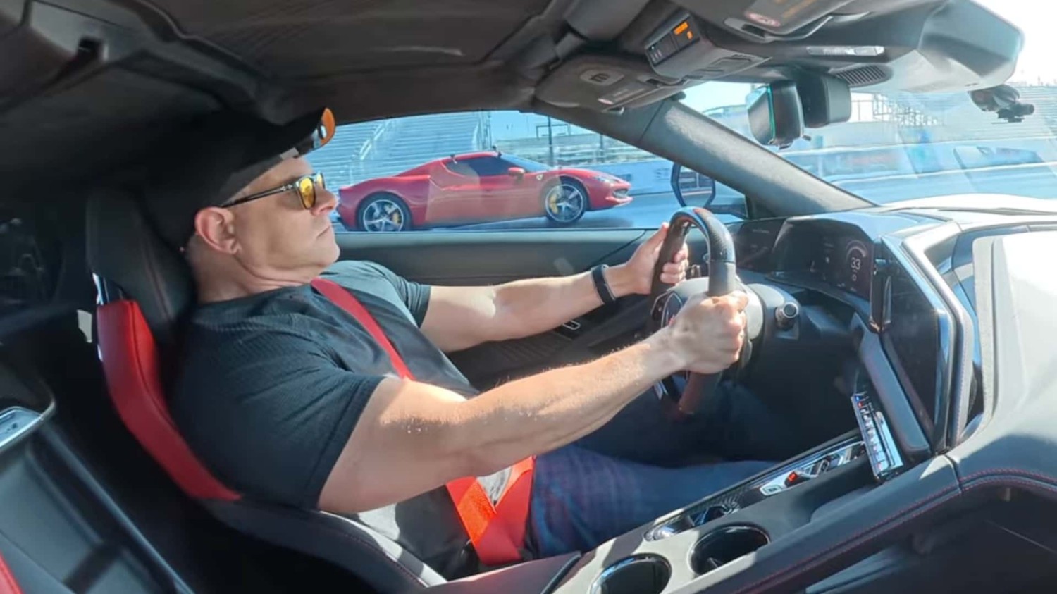 Une Corvette ZR1 surprend une Ferrari 296 lors d'une drag race