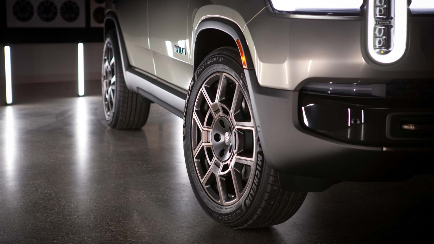 Bukan Hanya Tesla, Rivian Masuk ke Dunia Robotika