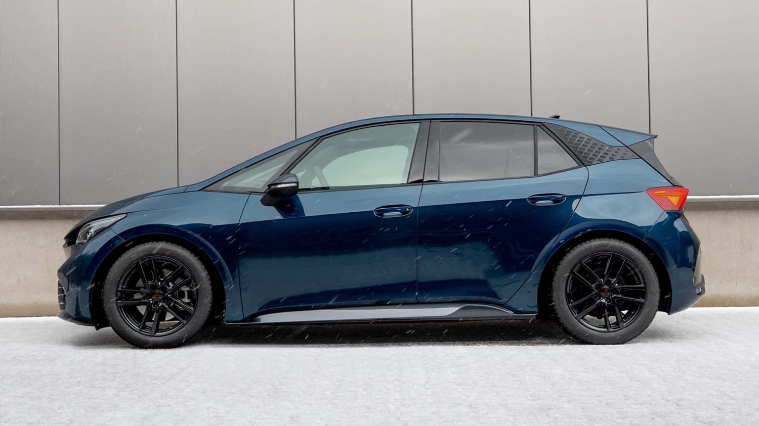 Der Cupra Born mit H&amp;R-Tieferlegungsfedern