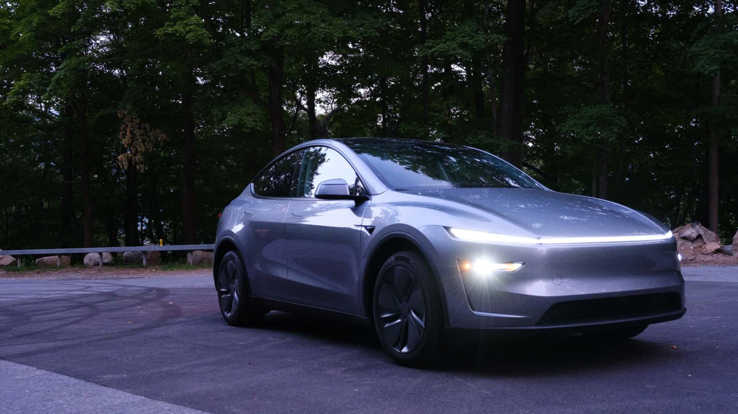 Tesla Model Y Apakah Masih yang Terbaik 2025?
