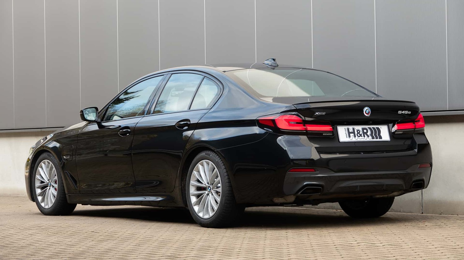 Der 5er-BMW der Baureihe G30/G31 mit H&amp;R-Tieferlegungsfedern