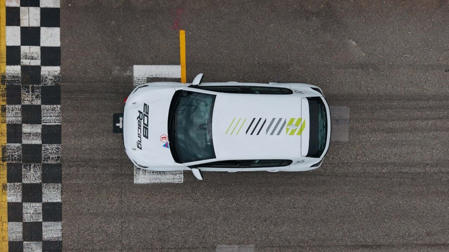 La 208 Racing TC6 : Peugeot Sport entre en piste