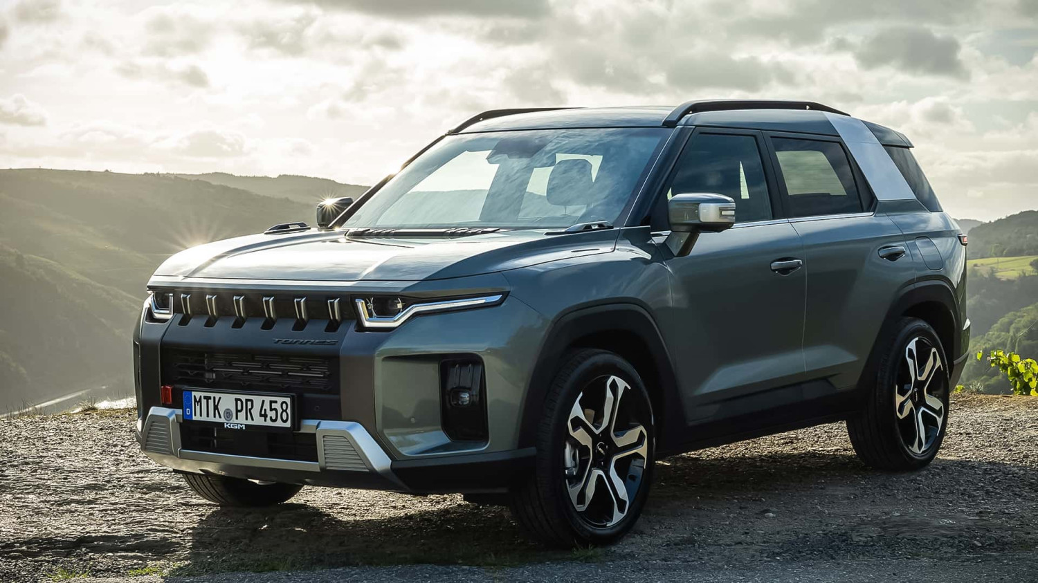 KGM présente son premier full hybride – Première dans le SUV Torres