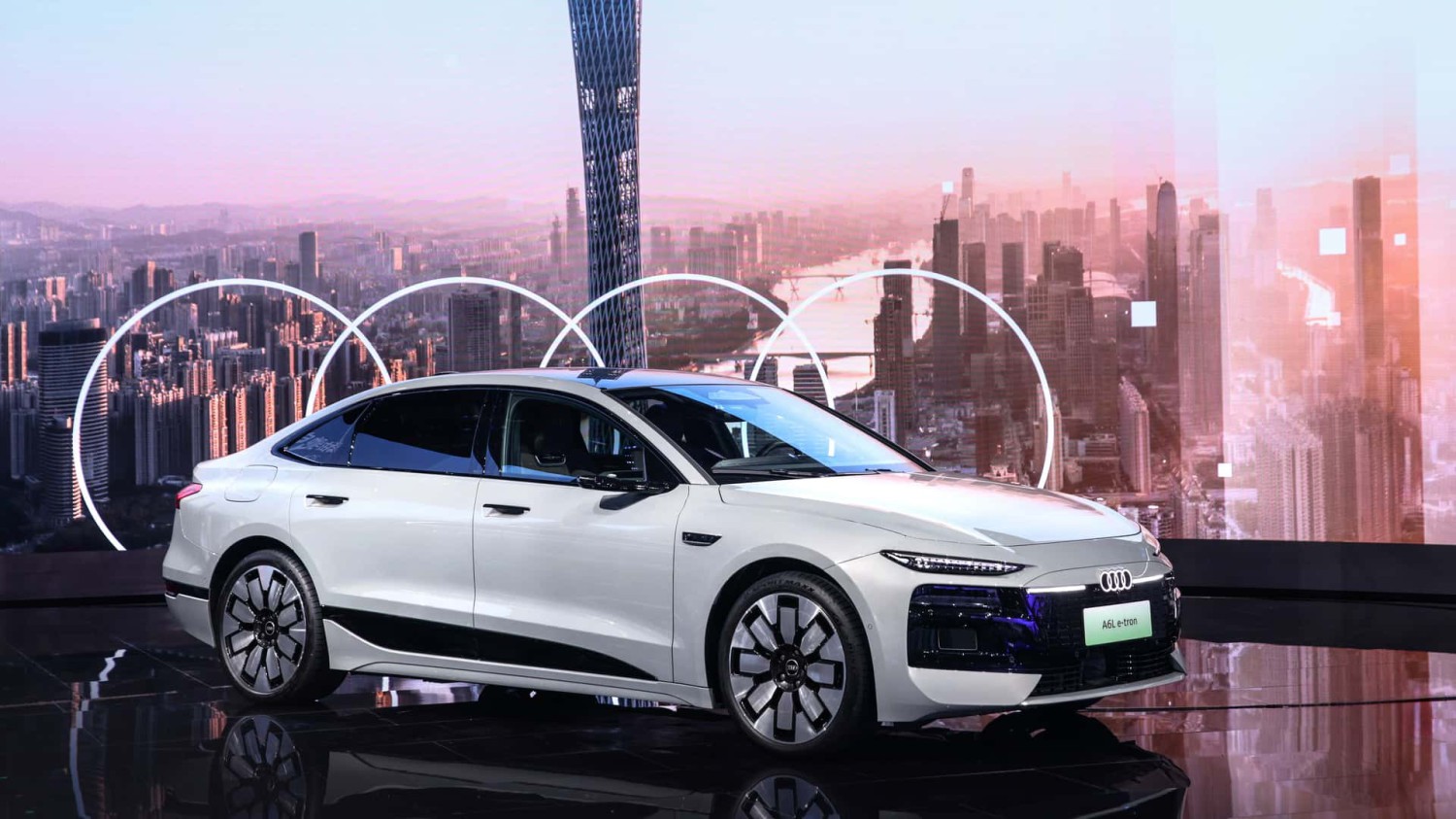 SUV électrique Audi : 500 kW, 2 moteurs et autonomie record de 320 km