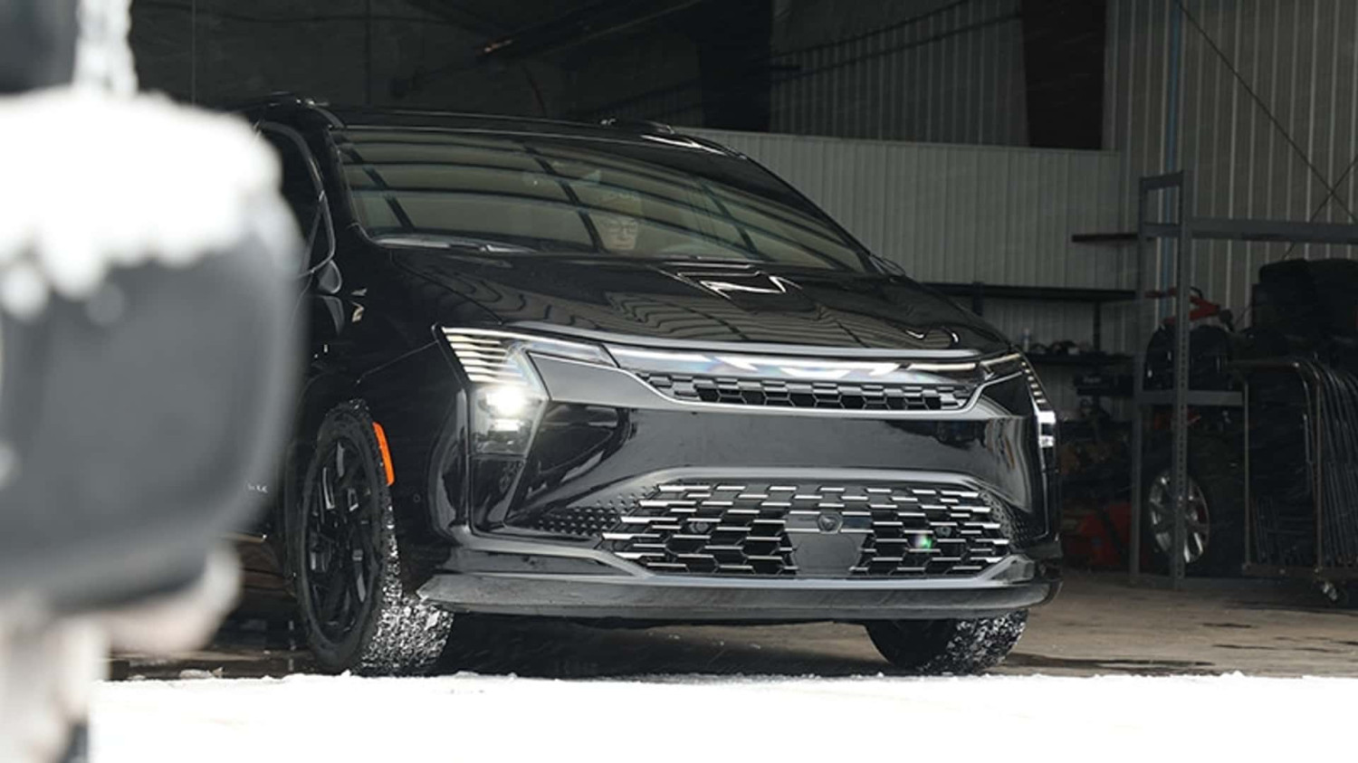 Chrysler, 2027 Chrysler Pacifica Shows Off Its New Face