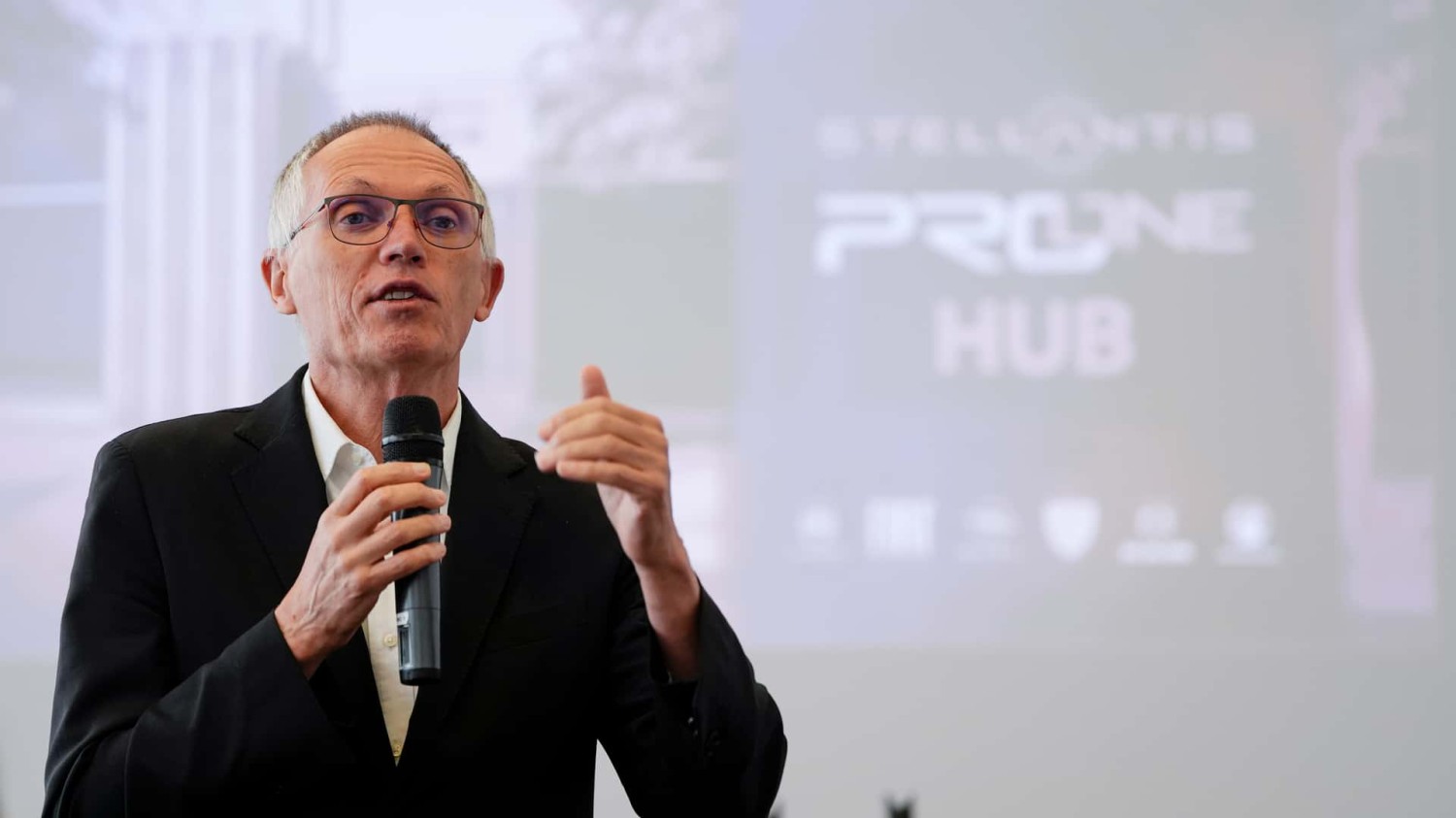 Para el ex CEO de Stellantis, Carlos Tavares, el grupo podría dividirse.