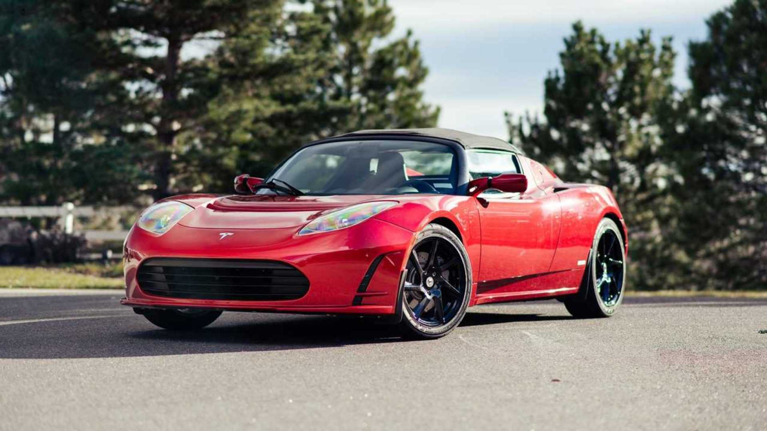 Tesla registra el logotipo del Roadster