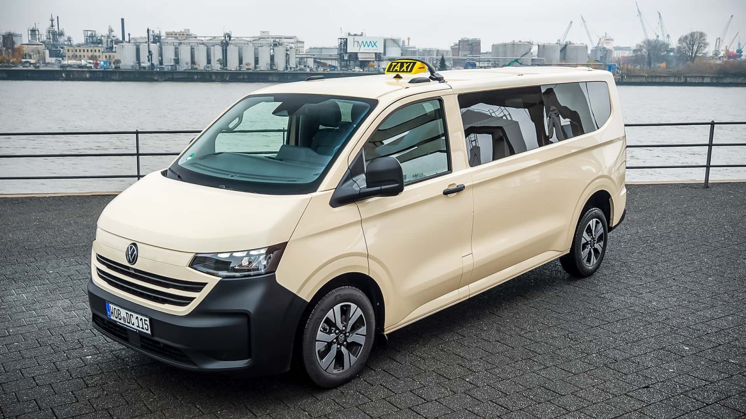 VW Transporter und Caravelle ab jetzt als Großraumtaxi ab Werk