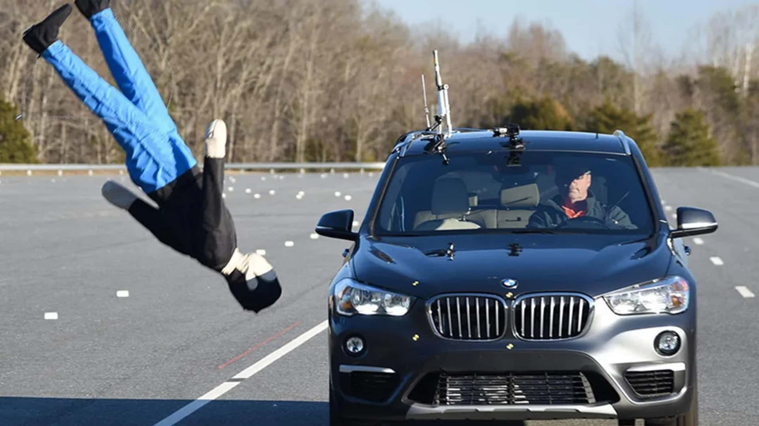 Doble decreto: peajes sin barreras y excepción de crash test de peatones