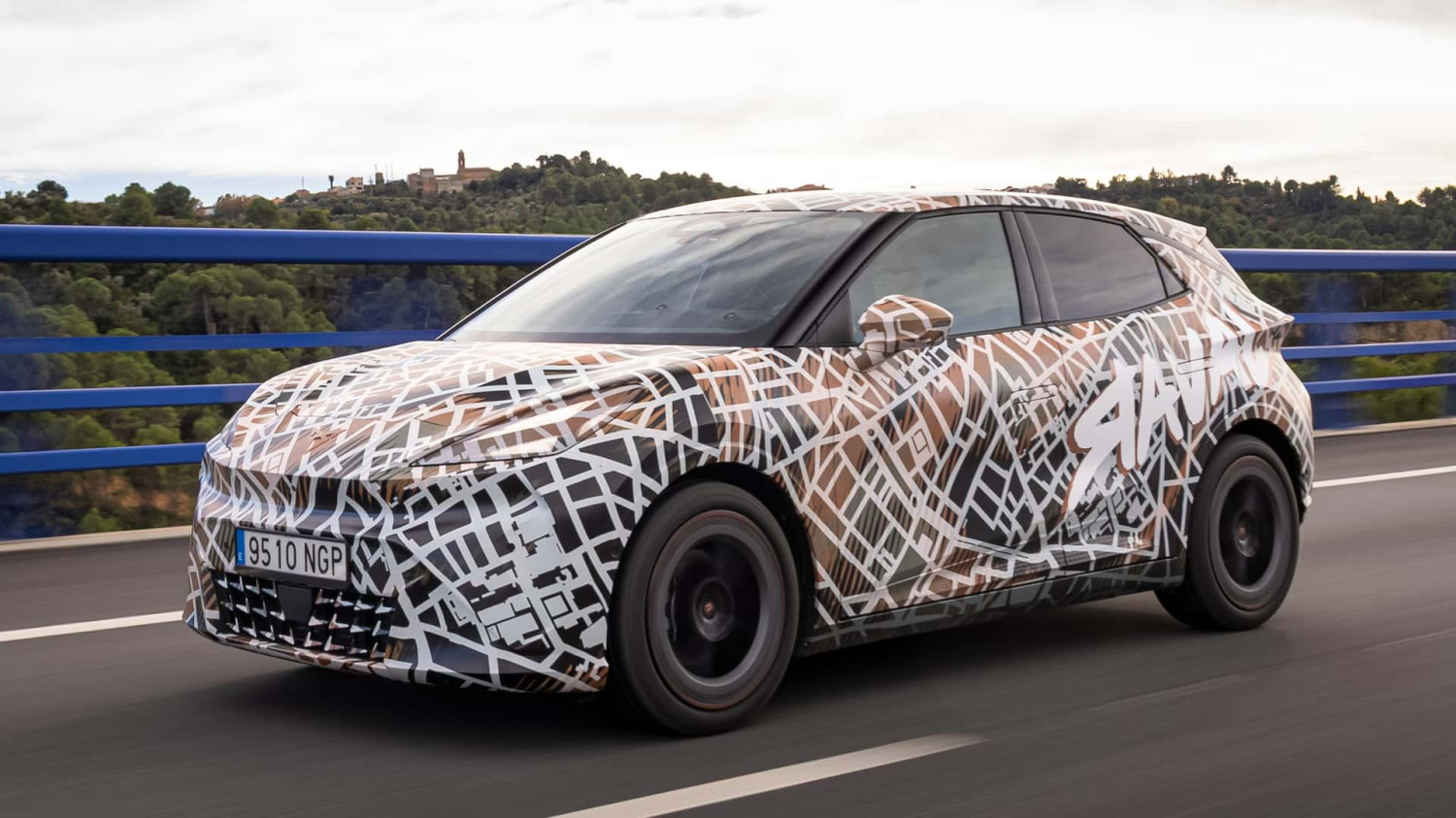 Cupra dévoile de nouveaux détails sur la Raval électrique pour 2026