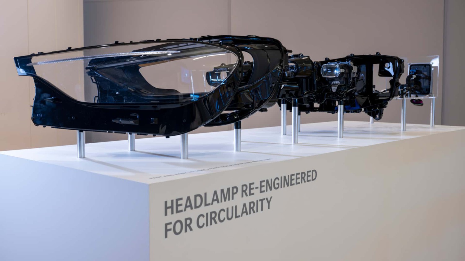 Neue Mercedes-Scheinwerfer: Reparatur wird radikal günstiger