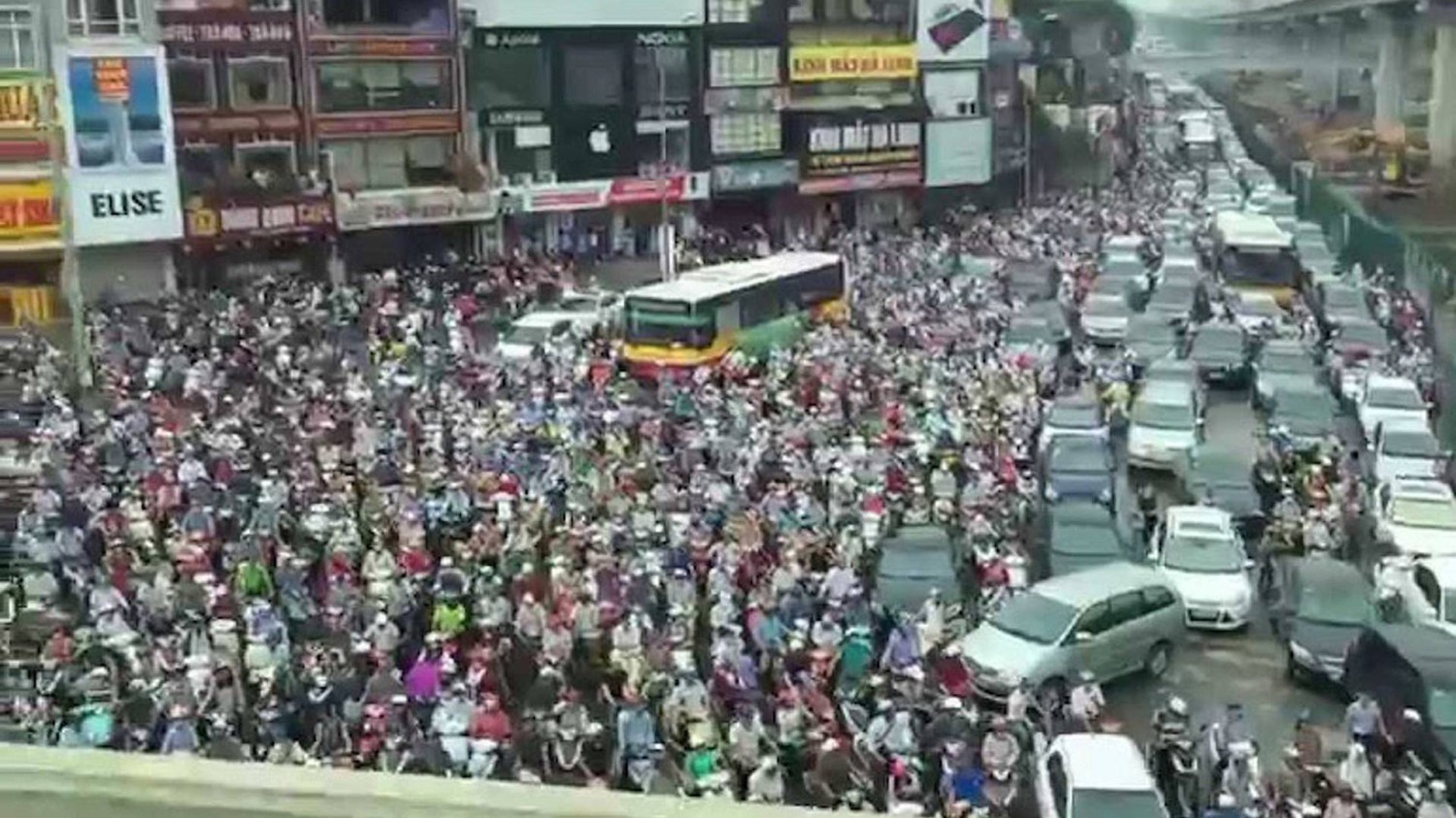 Larangan Sepeda Motor Bensin di Vietnam Masih Dicurigai