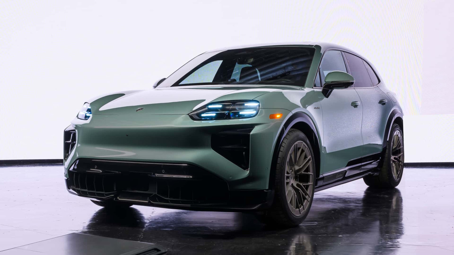 Porsche Akui Inovasi Pabrikan Mobil Cina Sangat Cepat