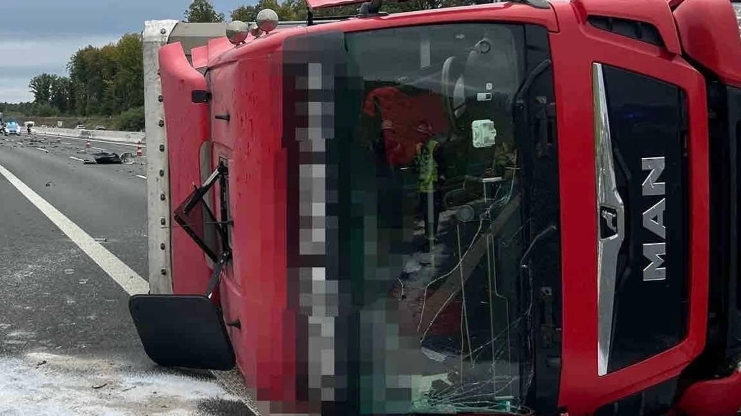 Bingo : une Ferrari 12 cylindres percute un Polestar et un camion