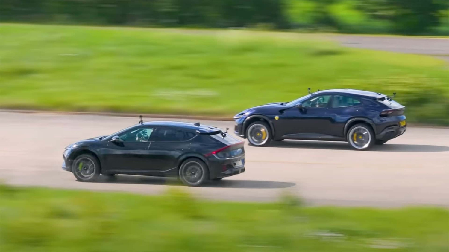Ferrari, Kia, Drag Race Ferrari vs Kia: Siapa yang Unggul?
