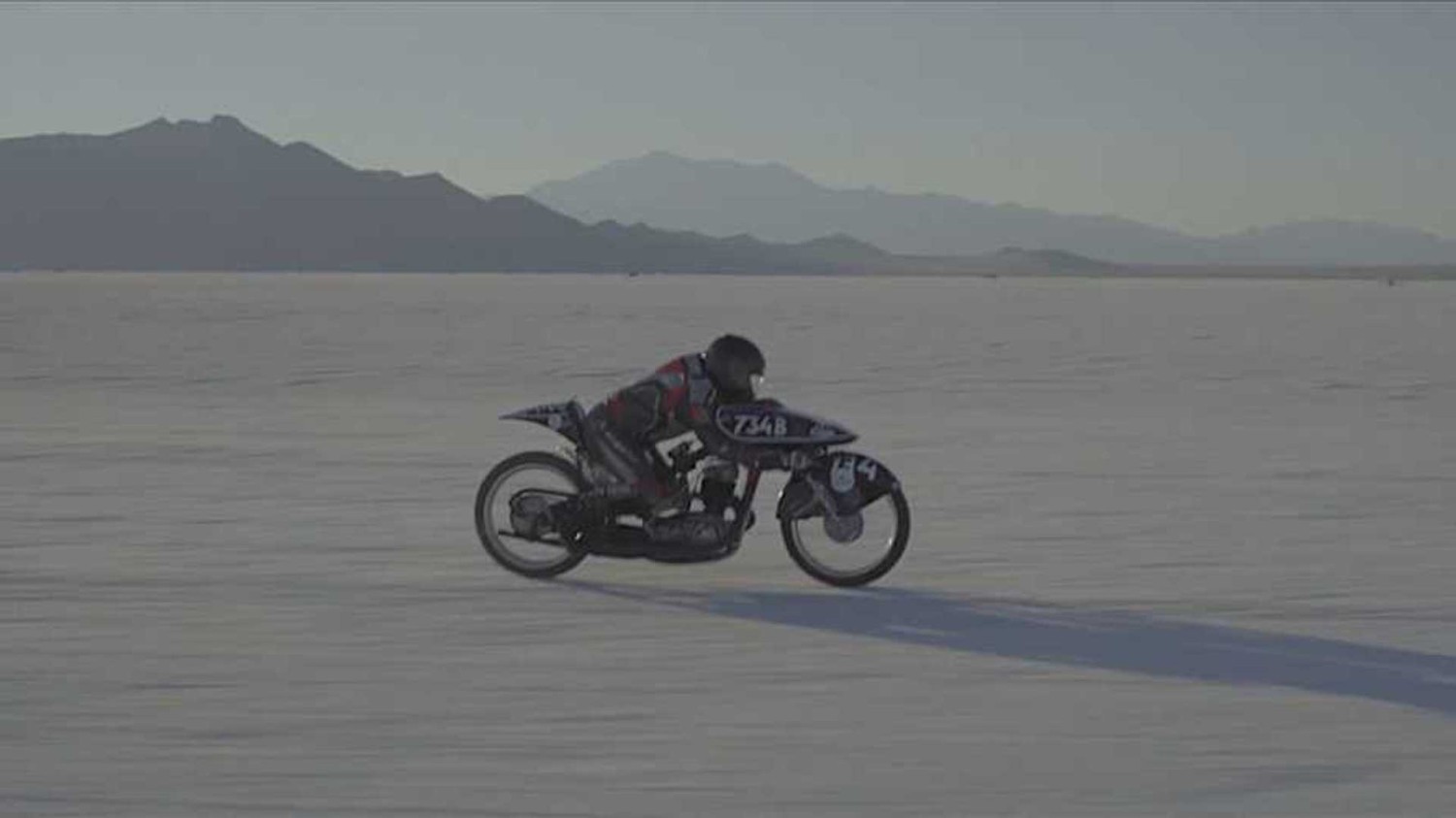 Esta es la primera canadiense que logra un récord de velocidad en moto