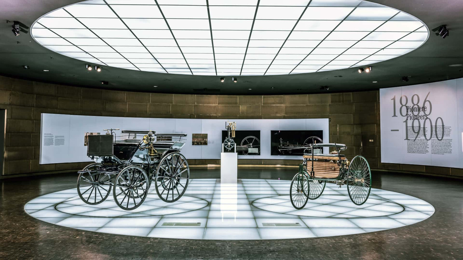 BMW und Porsche feiern 140 Jahre Mercedes-Benz