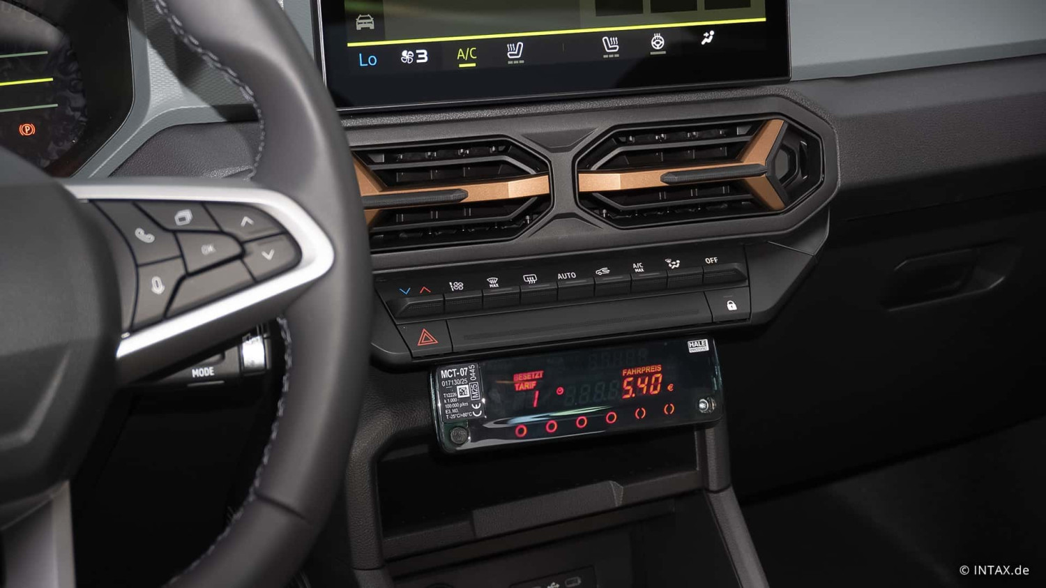 Dacia Duster 2026: conversión a taxi... frente a los Toyota