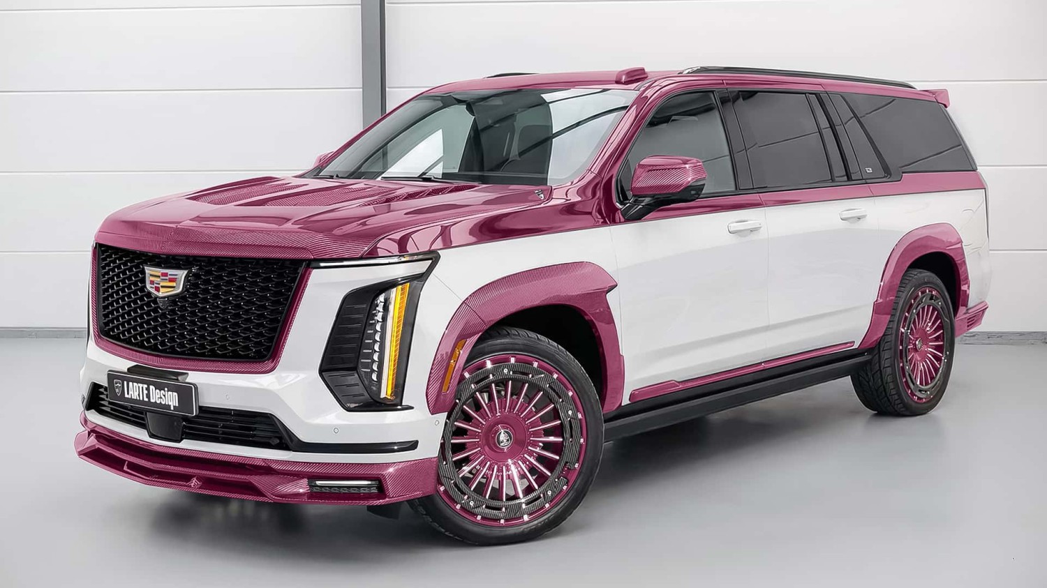 Ce Cadillac Escalade vire à l’enfer rose
