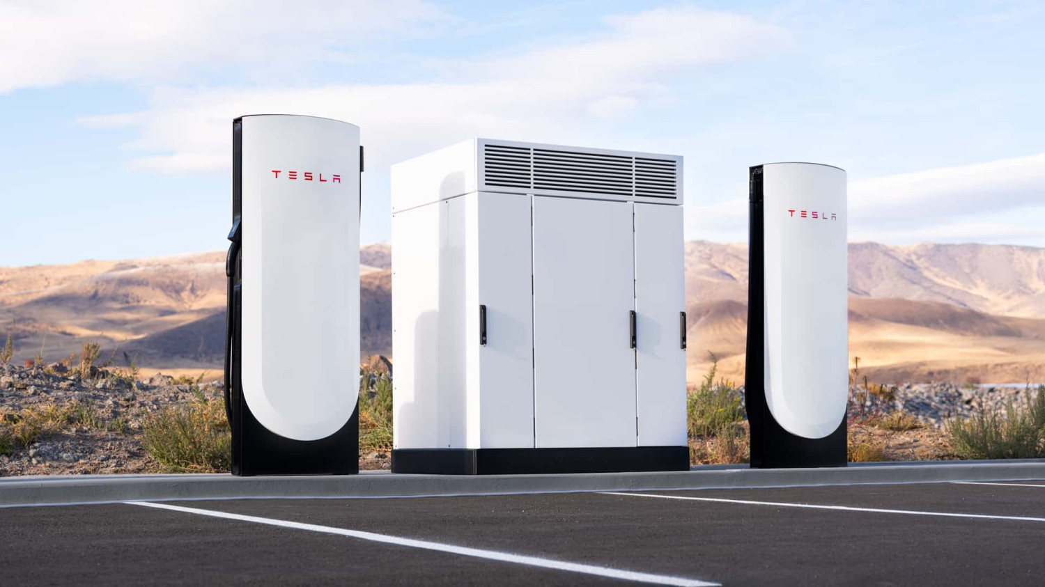 Tesla, Tesla met en service son premier Superchargeur 500 kW en Californie
