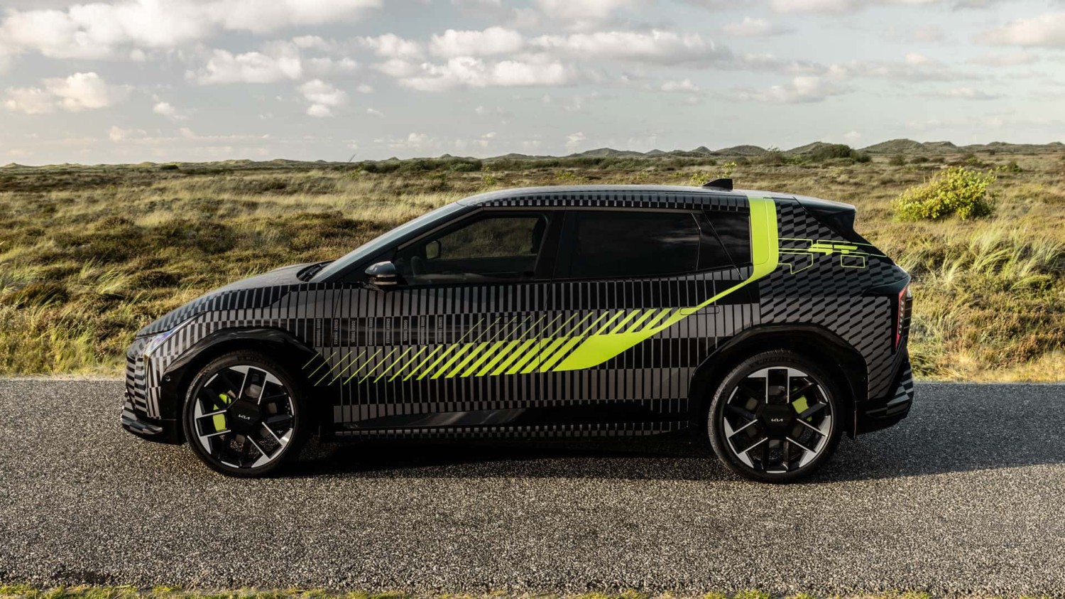 Le crossover compact sportif de Kia dans les premières photos officielles