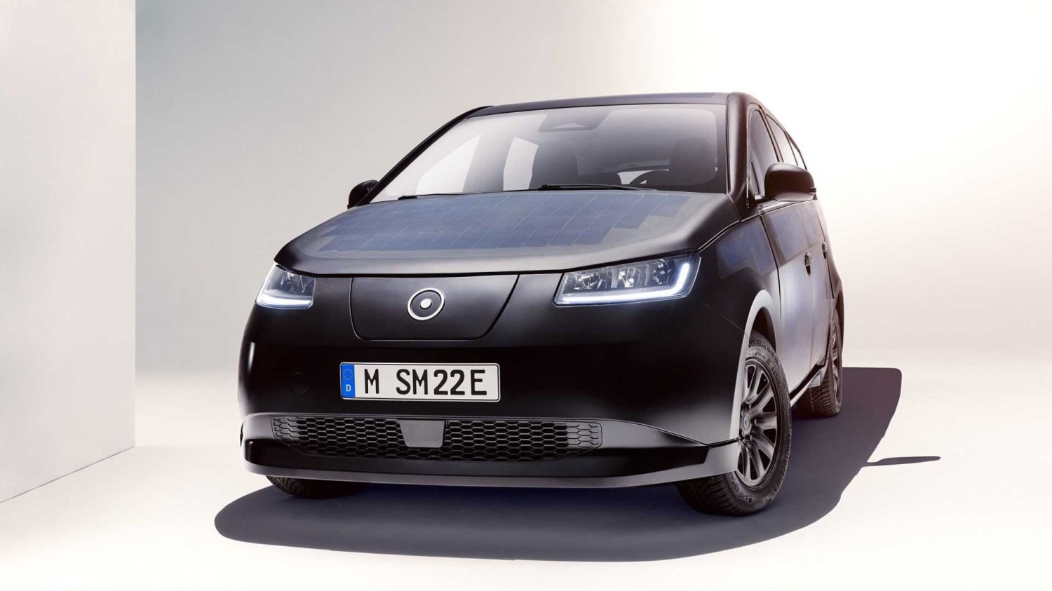 Mobil Listrik Tenaga Surya Ini Disebut-sebut Sebuah Revolusi