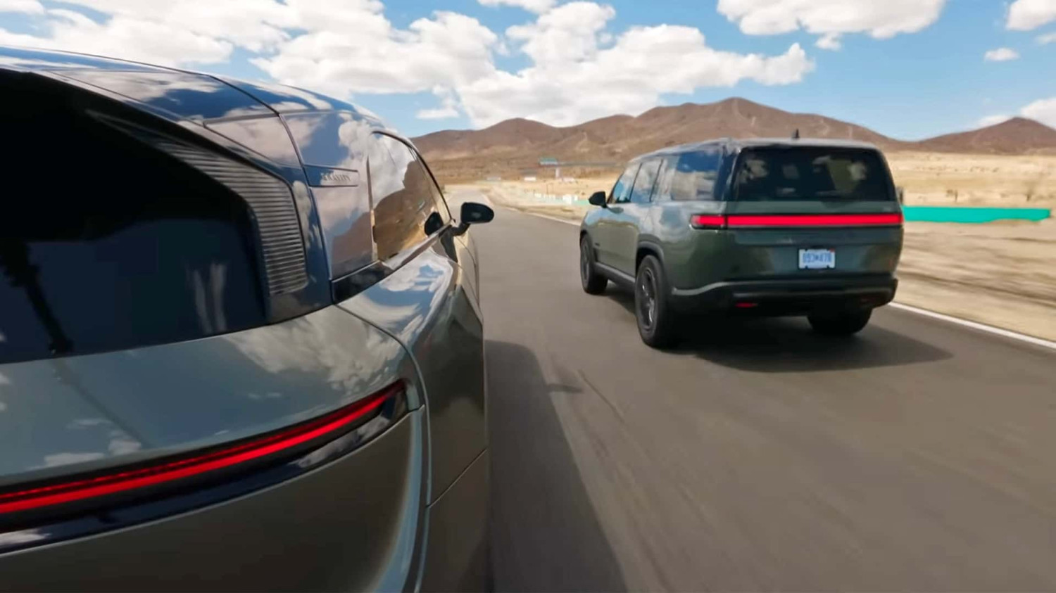 Rivian, Lucid Gravity Baru Saja Menaklukkan SUV Quad-Motor Rivian