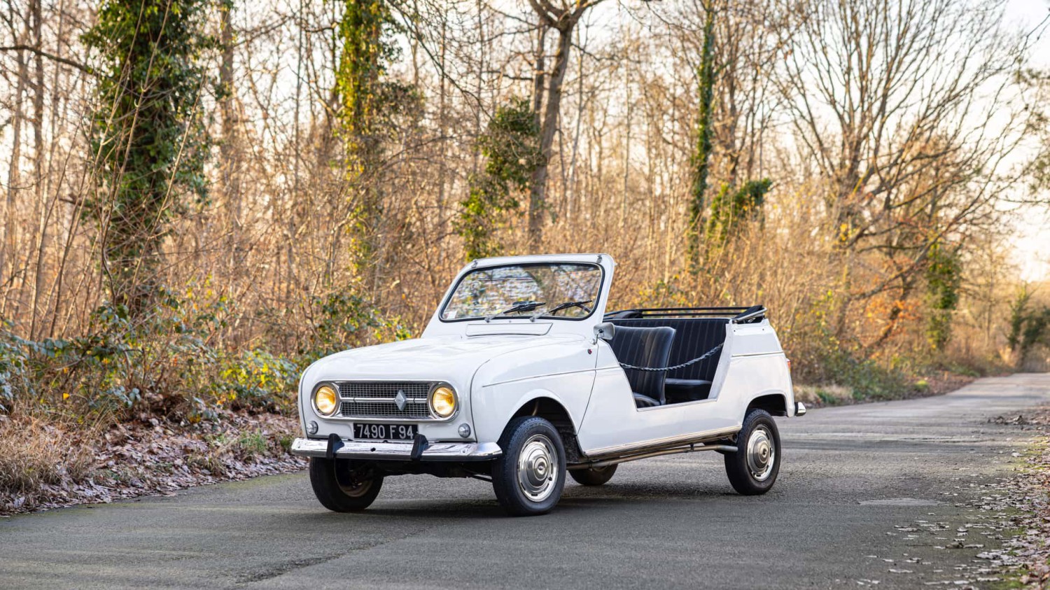 Une Renault 4 "Plein Air" vendue près de 100'000 euros à Rétromobile