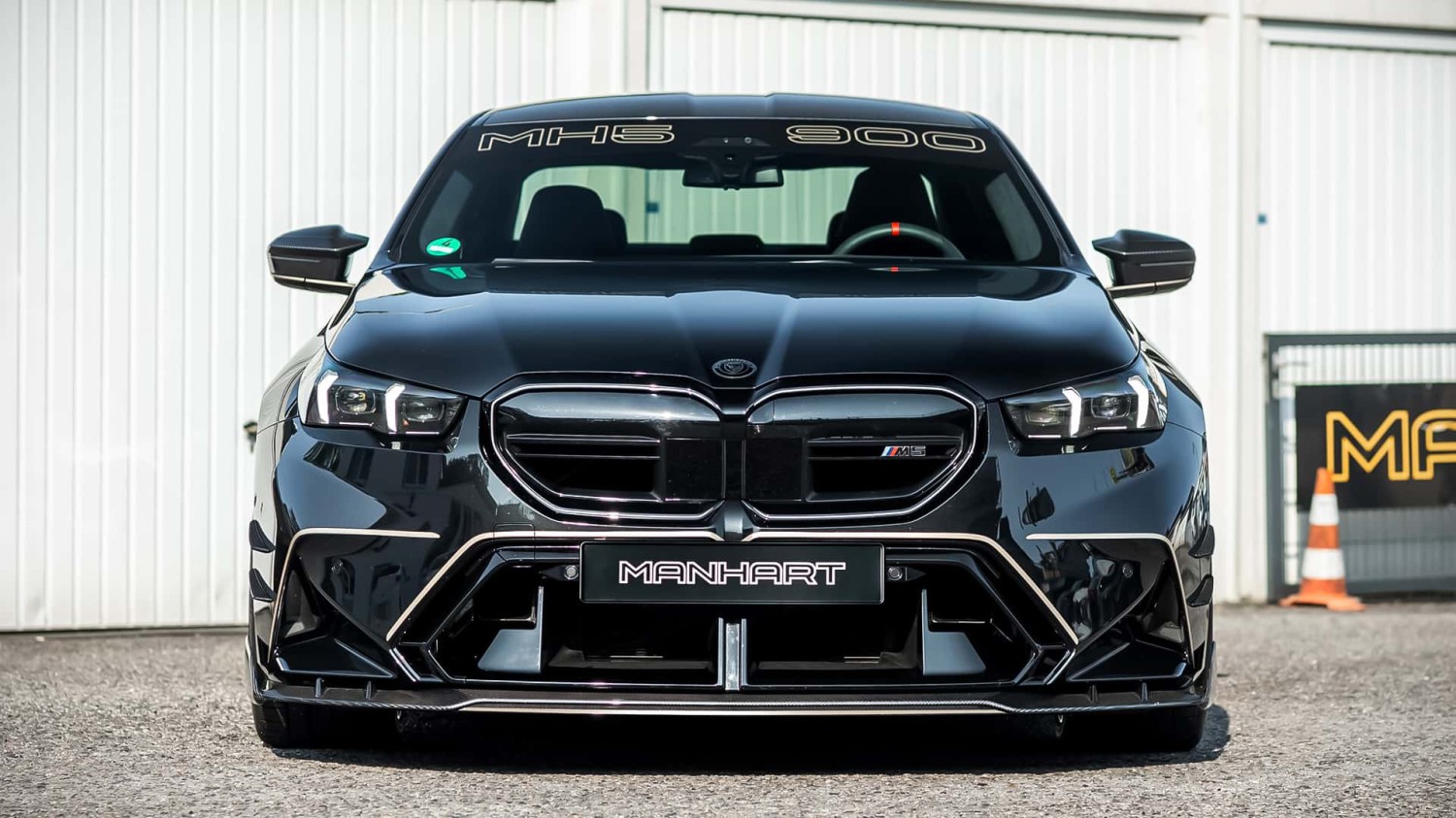 Plus de 900 ch dans la nouvelle BMW M5 : Manhart rend l'hybride brûlant