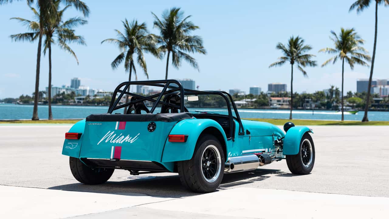 Seulement 12 exemplaires produits : la Caterham Seven Miami Edition débarque à Monterey
