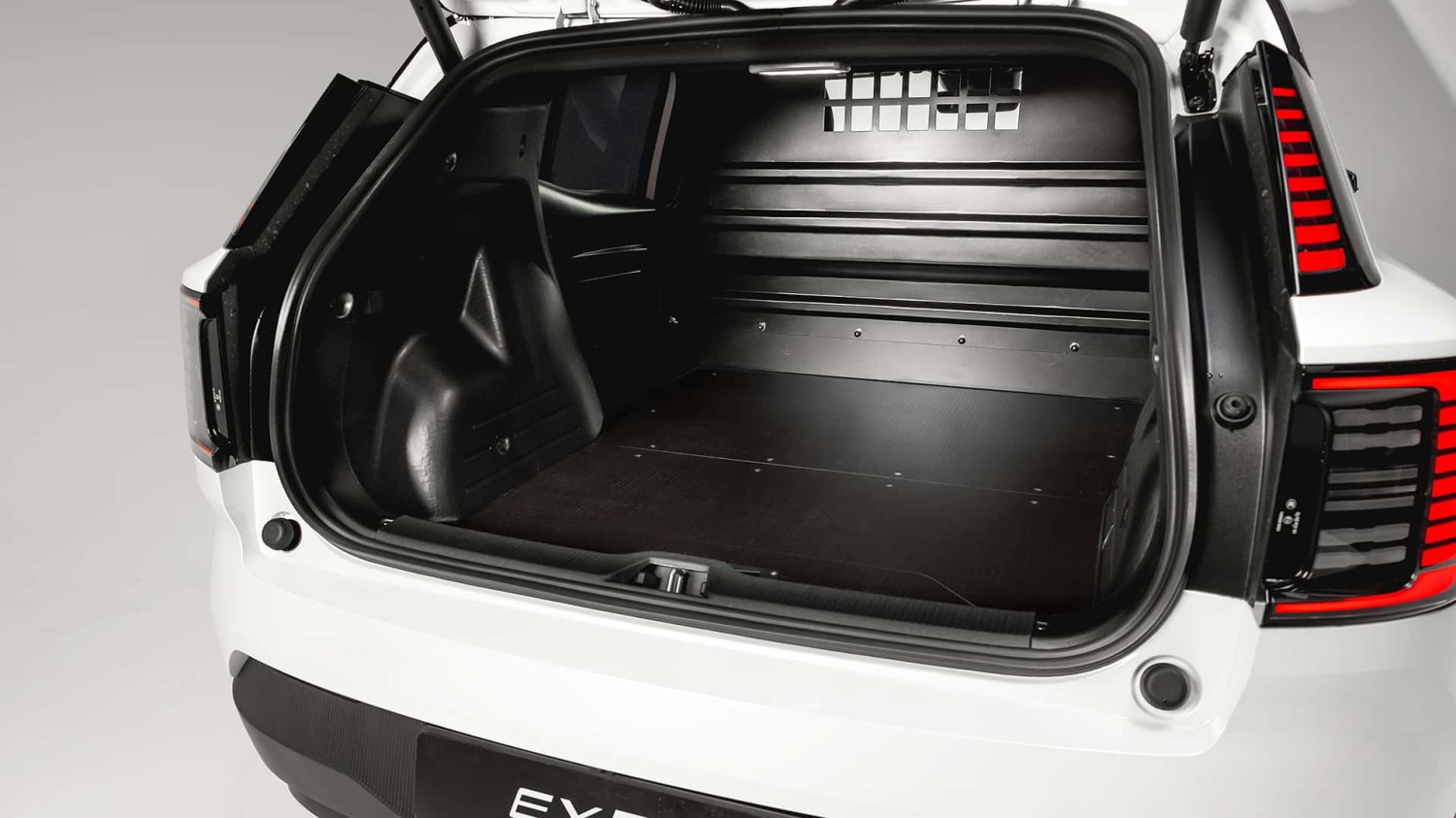 Volvo EX30 Cargo : le SUV se transforme en utilitaire