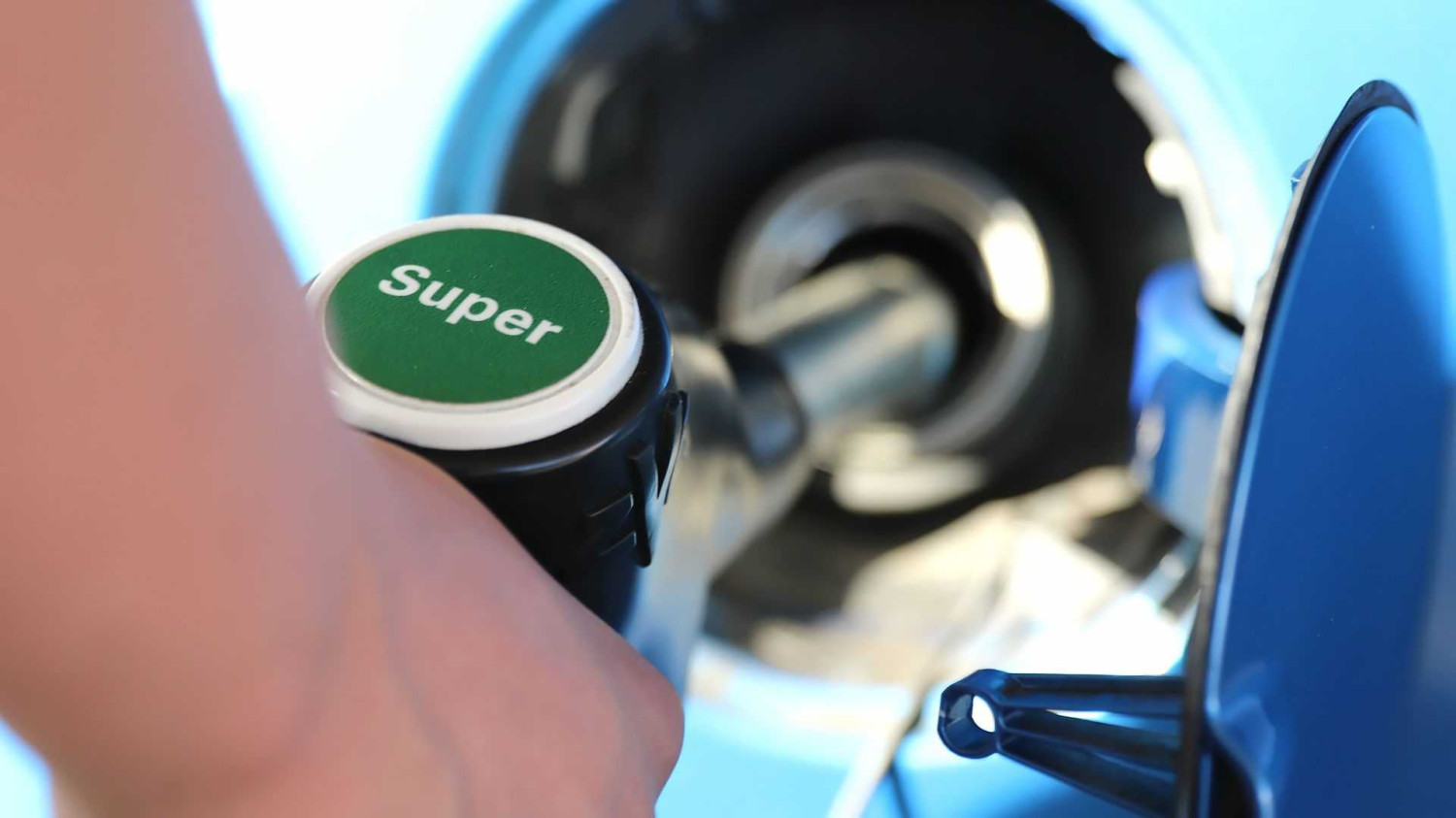 Bundesregierung senkt Energiesteuer auf Kraftstoff