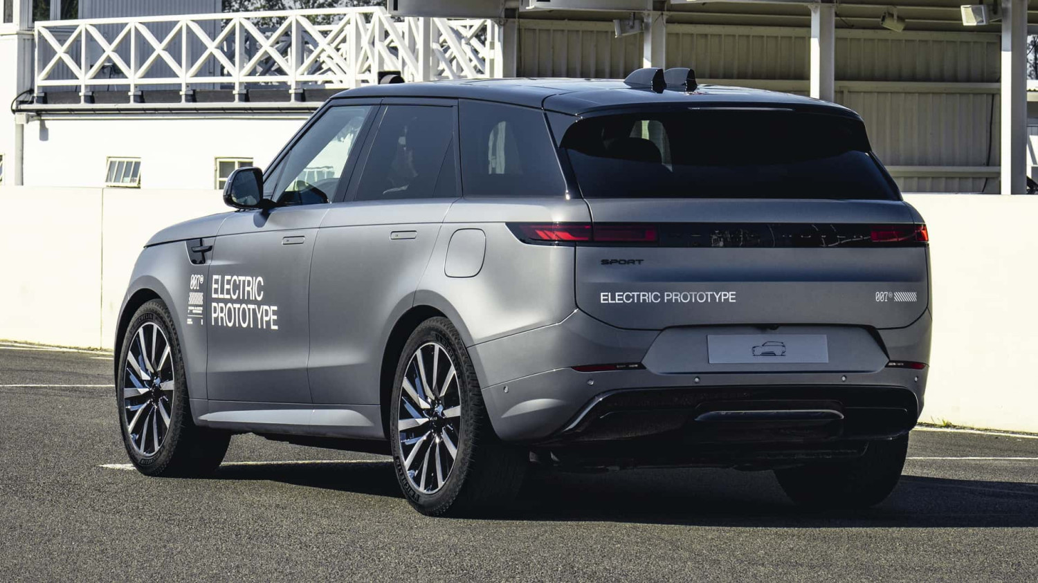 Le Range Rover Sport passe à l'électrique : premier aperçu